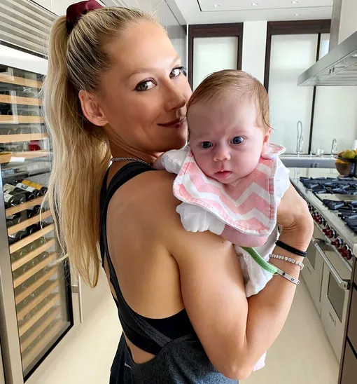 Анна Курникова с младшей дочерью Машей