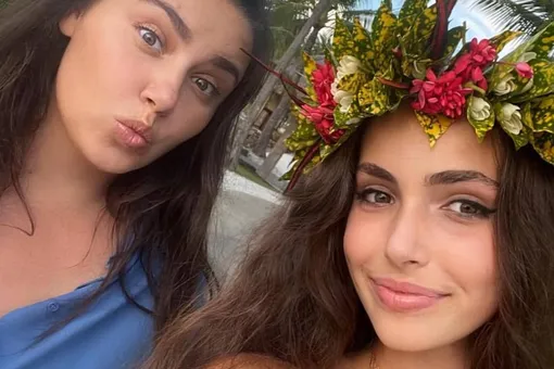 Дочь режиссера Тоня Худякова появилась с мамой на пляже в особенный день — 7 фото Дочь режиссера Тоня Худякова появилась с мамой на пляже в особенный день — 7 фото