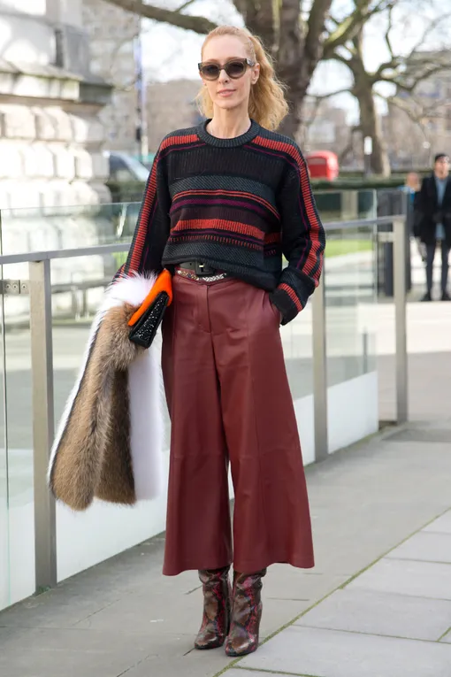 модные образы с кожаными брюками фото