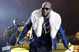 Фанатка, совращенная R. Kelly, будучи несовершеннолетней, нарушила молчание