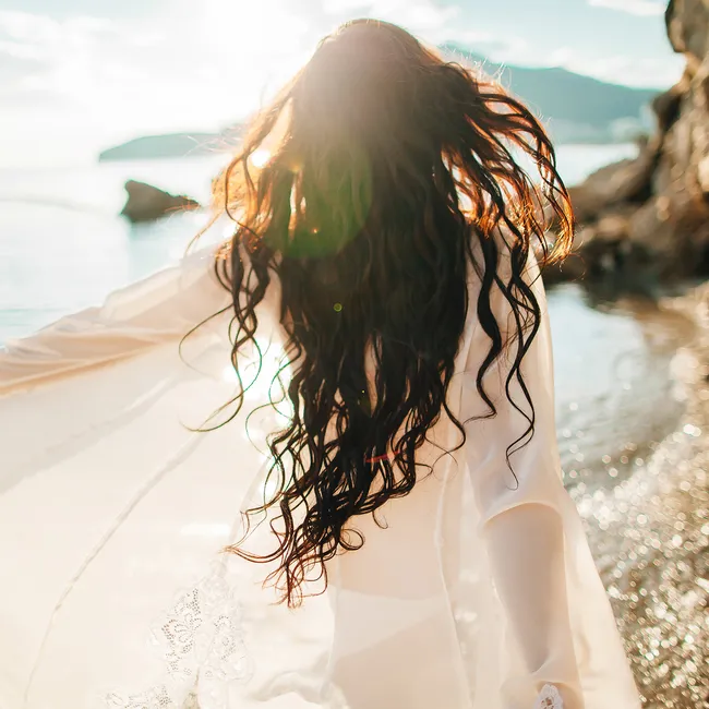 От морской соли до лотоса: эти 5 нот в духах эффектнее всего раскрываются именно летом