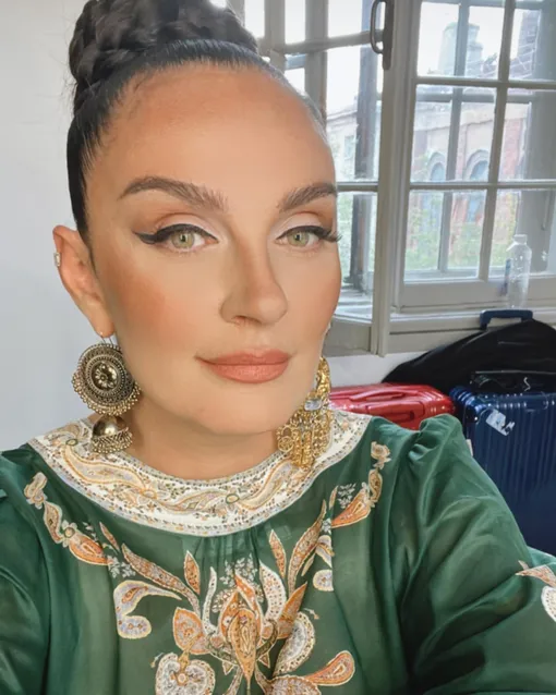 Елена Ваенга пытается вернуть голос