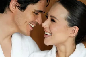 Жених онкобольной Лерчек стал после химиотерапии носить ее на руках по лестнице: трогательное видео Жених онкобольной Лерчек стал после химиотерапии носить ее на руках по лестнице: трогательное видео