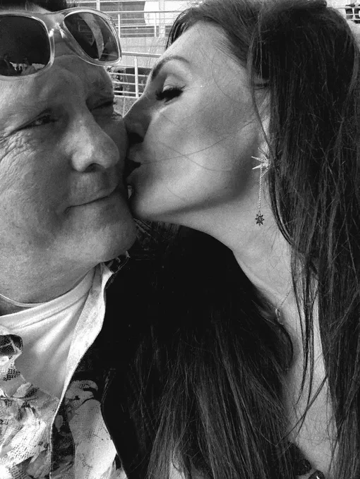 Наталья Бочкарева показала поцелуй с Майклом Мэдсеном