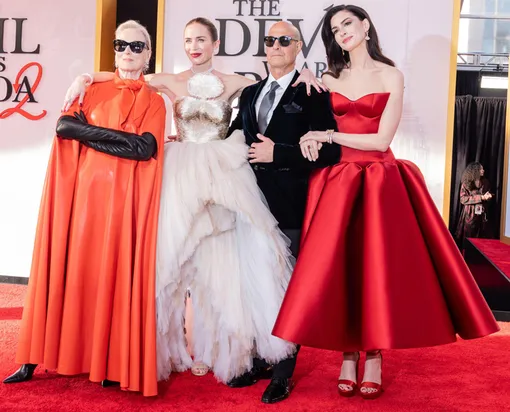 Мерил Стрип, Эмили Блант и Стэнли Туччи и Энн Хэтэуэй на премьере фильма «Дьявол носит Prada 2»