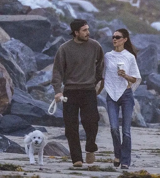 Бруклин Бекхэм и Никола Пельтц на пляже в Малибу