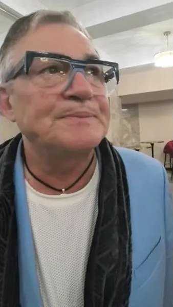 Нажми и смотри