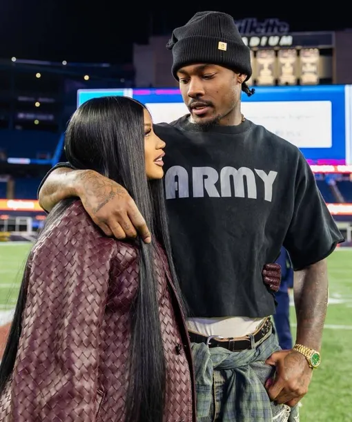 Карди Би родила сына от Стефона Диггза Карди Би родила сына от Стефона Диггза