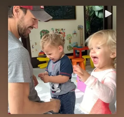 Энрике Иглесиас любит веселиться с детьми