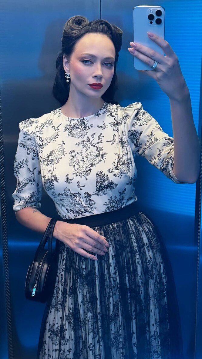 Қыздардың жалаңаш суреттері Екі жігіт аққұбаны сиқыды