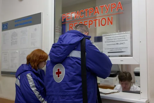 Медики выезжают на вызовы россиян