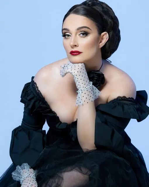 Елена Ваенга теперь требует вооруженную охрану своих концертов Елена Ваенга теперь требует вооруженную охрану своих концертов