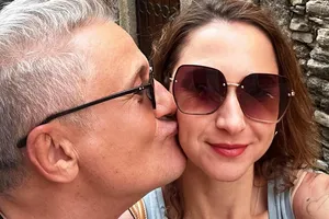 «Муж увез меня на курорт»: жена Олега Меньшикова показала забавное видео с актером