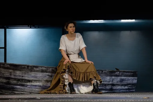 Анна Ишутина на сцене