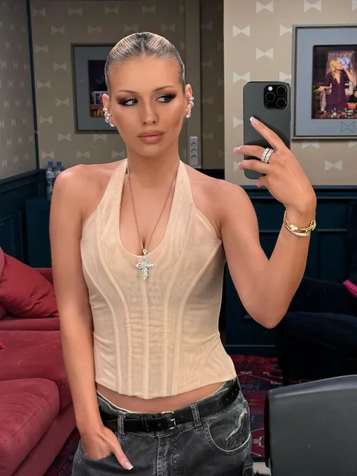 Люся Чеботина в откровенном образе