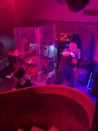 Нажми и смотри