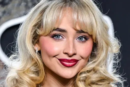 Продюсеры назвали оскорбительными для женщин сексуальные образы Сабрины Карпентер Продюсеры назвали оскорбительными для женщин сексуальные образы Сабрины Карпентер