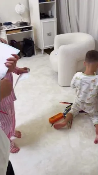 Нажми и смотри