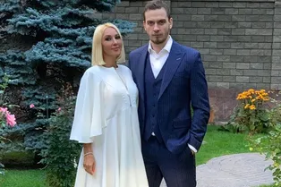 Лера Кудрявцева повеселилась с молодым мужем на юбилее Александра Реввы Лера Кудрявцева повеселилась с молодым мужем на юбилее Александра Реввы