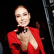 «Я упражняюсь в дерзком молчании»: Ляйсан Утяшева едва дышала в тесном топе