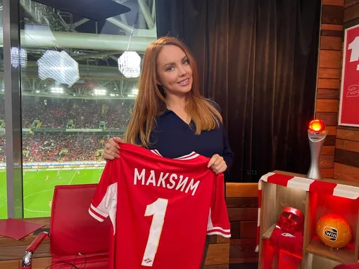 Певица МакSим также носит рыжие локоны