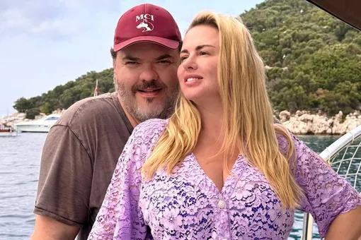 «Говорят, ты меня бросил, украл все мои деньги»: Анна Семенович высмеяла бойфренда «Говорят, ты меня бросил, украл все мои деньги»: Анна Семенович высмеяла бойфренда