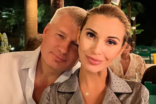 Ольга Орлова в бикини снялась с мужем и дочерью на курорте Ольга Орлова в бикини снялась с мужем и дочерью на курорте