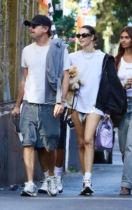 Леонардо ДиКаприо и Виттория Черетти с новой собакой