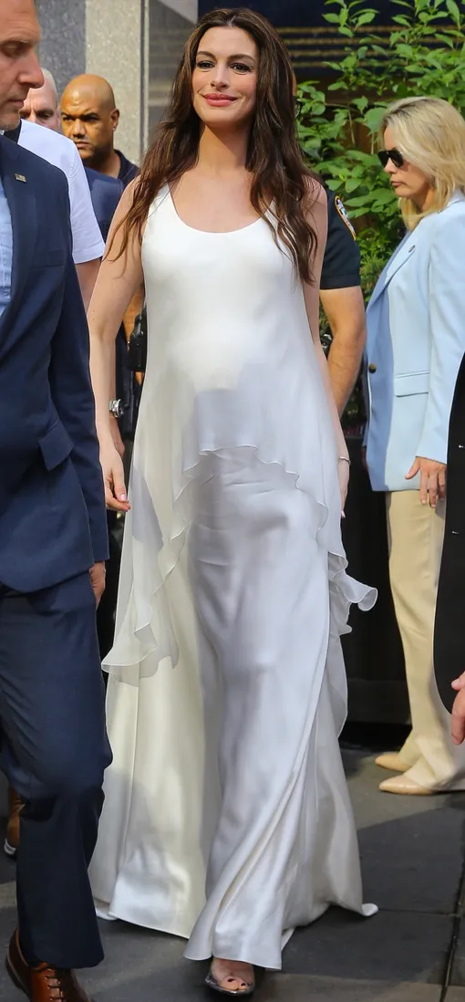 Беременная Энн Хэтэуэй в Нью-Йорке Беременная Энн Хэтэуэй в Нью-Йорке