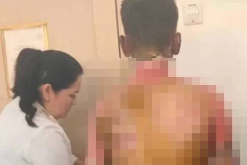 Опубликованы первые фото из красноярской школы после нападения девочки-поджигательницы на детей и учителя Опубликованы первые фото из красноярской школы после нападения девочки-поджигательницы на детей и учителя