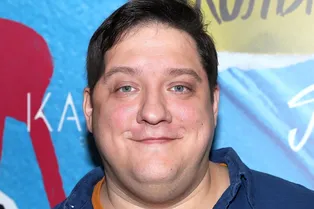 «Я горжусь сыночком. Ему было тяжело в последние дни»: мама Романа Попова сказала прощальную речь у его гроба