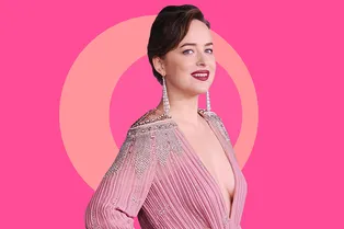 Из маминой тени в леди-независимость: как менялся стиль Дакоты Джонсон — и чего ей это стоило Из маминой тени в леди-независимость: как менялся стиль Дакоты Джонсон — и чего ей это стоило