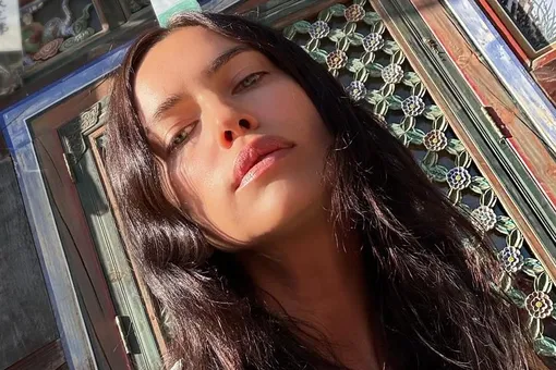 Ирина Шейк в прозрачном кружевном белье снялась в нескромной позе Ирина Шейк в прозрачном кружевном белье снялась в нескромной позе