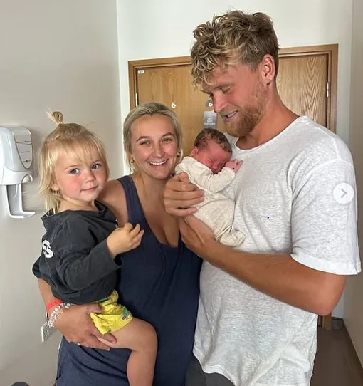 Тиффани Уотсон с мужем и двумя детьми