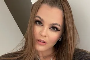 «Попы в бикини напоказ!»: как звезда Little Big и ее сестры изменились за 15 лет «Попы в бикини напоказ!»: как звезда Little Big и ее сестры изменились за 15 лет