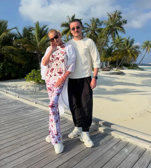 Анастасия Волочкова и Марчел Абаби на Мальдивах