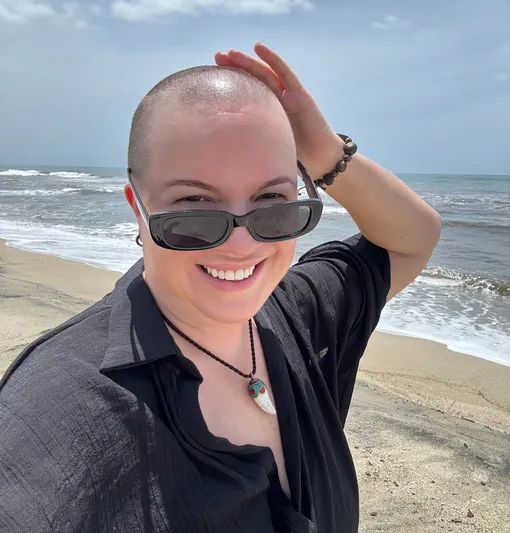 Алена Жигалова на шоу пожертвовала волосами Алена Жигалова на шоу пожертвовала волосами