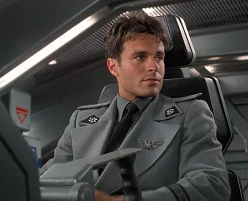 Патрик Малдун в фильме «Звездный десант»