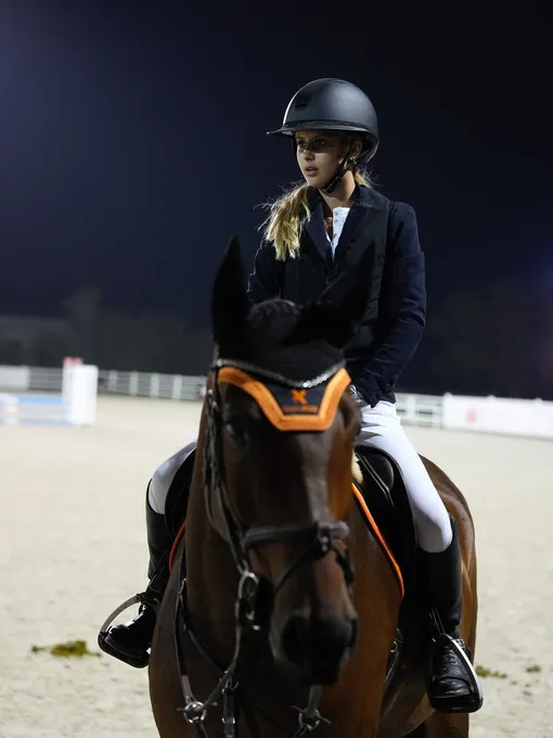 Анджелина на соревнованиях по конному спорту