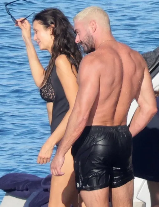 Нина Добрев и Зак Эфрон флиртовали