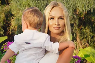 «Мой сын потрогал грудь девушки»: Виктория Лопырева показала шалости на пляже «Мой сын потрогал грудь девушки»: Виктория Лопырева показала шалости на пляже