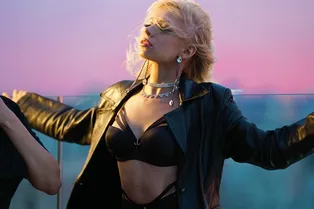 Певица Саша Круглова выпустила новый клип «Нереальный»