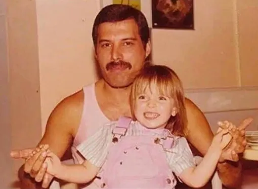 Фредди Меркьюри с дочерью