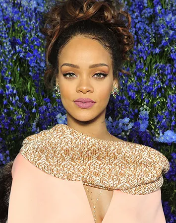 Впервые перекраситься из перекраситься из брюнетки в блондинку Рианна решила в начале 2000-х цвет волос брюнетка блондинка