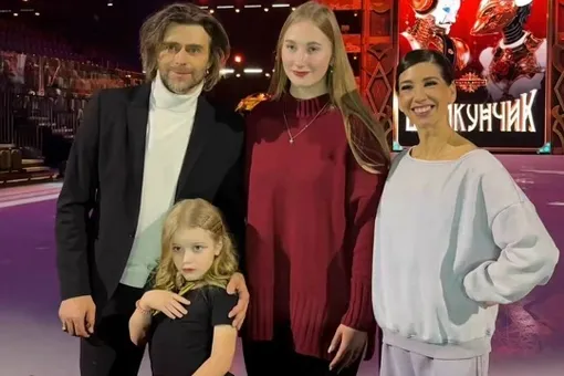 Семилетняя дочь Анастасии Заворотнюк с макияжем появилась на ледовом шоу с Петром Чернышевым Семилетняя дочь Анастасии Заворотнюк с макияжем появилась на ледовом шоу с Петром Чернышевым