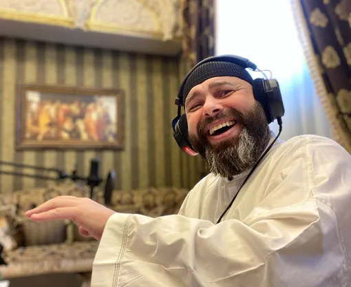 В биографии Максима Фадеева были сложные испытания, одним из которых стала частичная потеря слуха Максим Фадеев биография