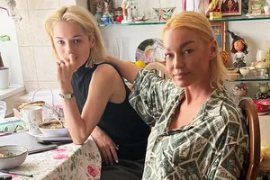 «Отношения заблокированы. Даже не знаю, куда передать цветы»: Анастасия Волочкова не смогла поздравить дочь «Отношения заблокированы. Даже не знаю, куда передать цветы»: Анастасия Волочкова не смогла поздравить дочь