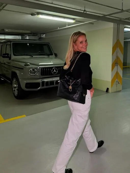 Виктория Манасир часто демонстрирует брендовые вещи