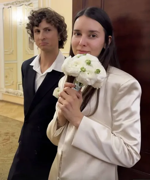 Олег Кольский и Елена Кончаловская в ЗАГСе