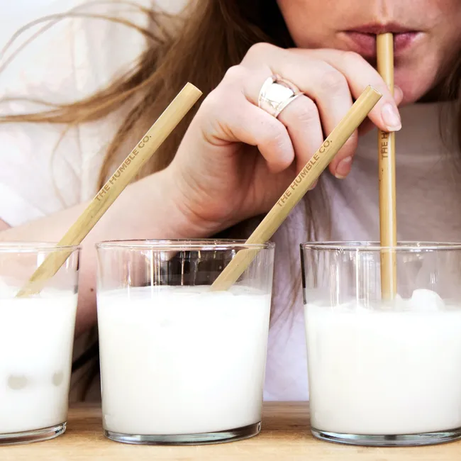 Какое растительное молоко лучше не покупать: эксперт раскрыла особенности состава популярного постного напитка